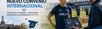 Jugador de Siello Academy en España junto a coach revisando su perfil deportivo para una ruta universitaria con Athletes USA en Estados Unidos.